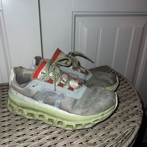 On Cloud Monsters size 7.5